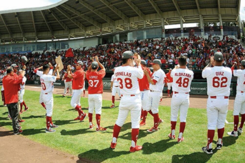 Los escarlatas se despidieron de la afición el último juego en su estadio. (ENRIQUE-GUTIÉREZ-PERALTA)