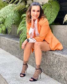 Laura G se pone peluca y luce irreconocible