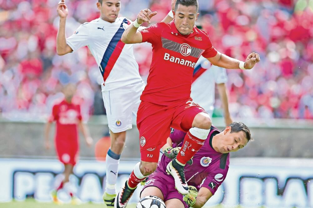 Los Diablos Rojos terminaron por arrollar al Chiverío, en un encuentro pasado por agua (AGUSTÍN CUEVAS. IMAGO7)