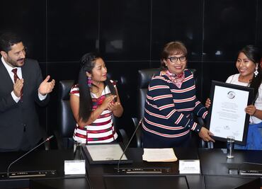 Hay maestros que se rompen el lomo y otros que se exceden con el presupuesto: Yalitza