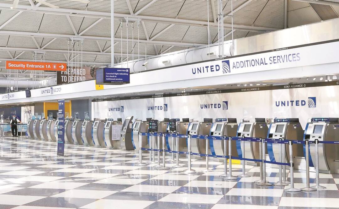 De acuerdo con la IATA, el tráfico internacional de pasajeros se ha frenado debido a que surgen más epicentros de Covid-19. Foto: ARCHIVO EL UNIVERSAL