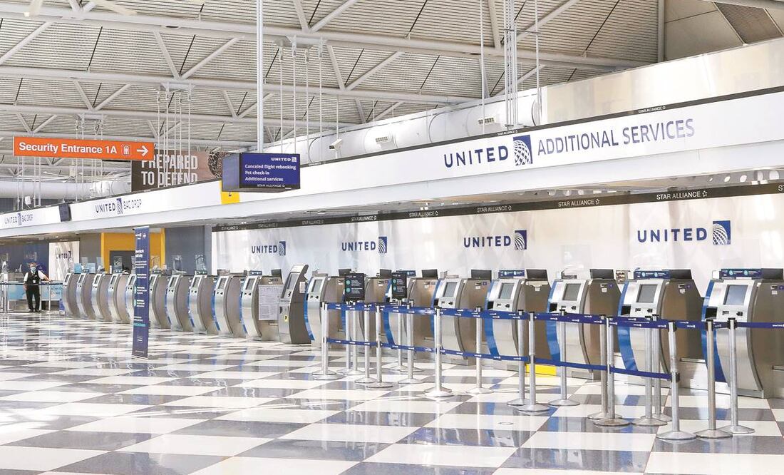 De acuerdo con la IATA, el tráfico internacional de pasajeros se ha frenado debido a que surgen más epicentros de Covid-19. Foto: ARCHIVO EL UNIVERSAL