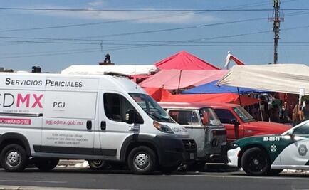 Asesinan de 12 tiros a hombre en tianguis de Iztapalapa; bala perdida hiere a mujer