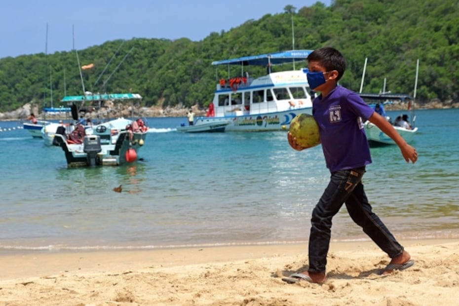 Manifestaciones, playas abarrotadas y besos en semáforo rojo y naranja, entre las fotos de la semana