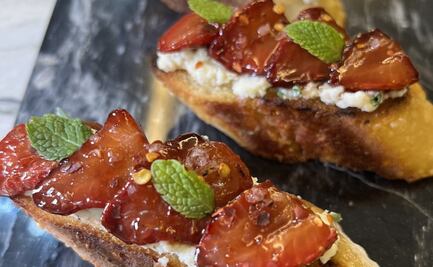 Receta: crostini de fresas balsámicas y mascarpone