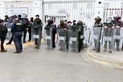 Chocan policías y empleados de maquiladora