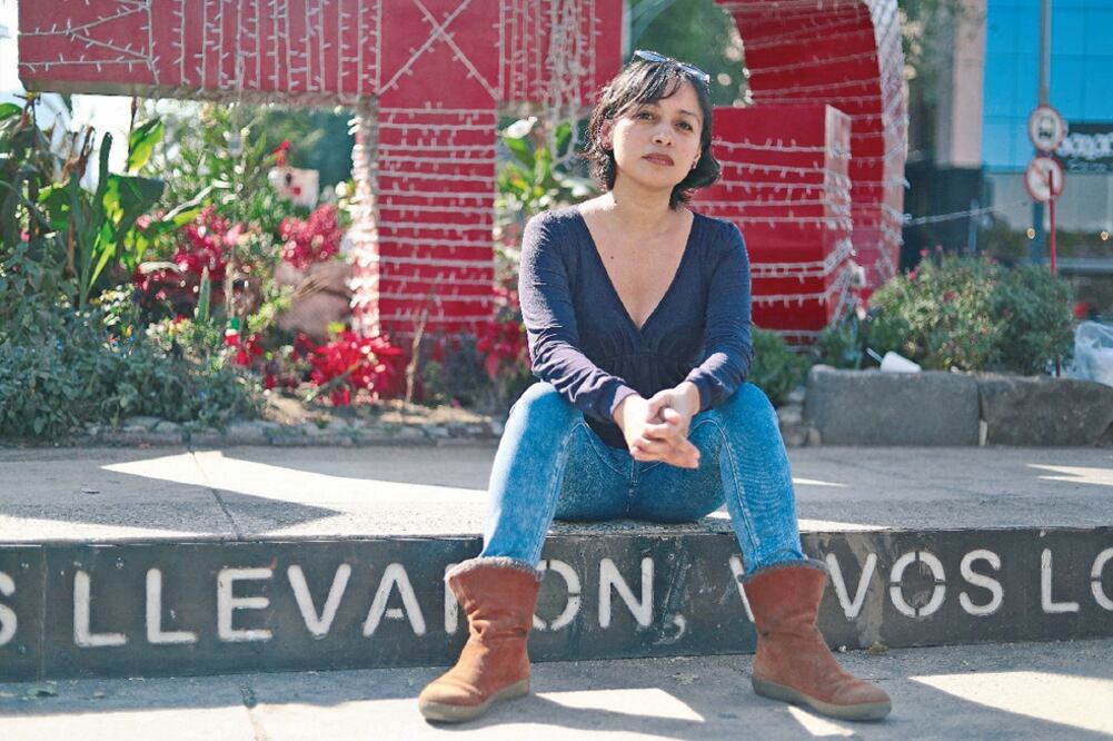 Brenda Navarro retrata en Casas Vacías lo que viven quienes han perdido a un ser humano. (Foto: Alejandro Acosta)