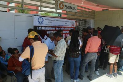 Bloquea Sección 22 accesos a Ciudad Administrativa en Oaxaca