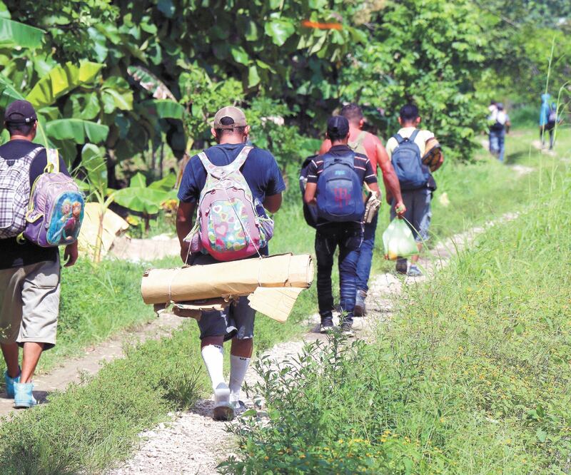 En la ruta de Tenosique y Palenque, a pesar de la vigilancia, el flujo de migrantes continúa y se incrementaron los casos de secuestro. MARÍA DE JESÚS PETERS. EL UNIVERSAL