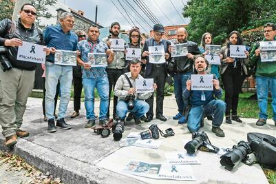 Entrega de cuerpos de periodistas de Ecuador, en vilo 