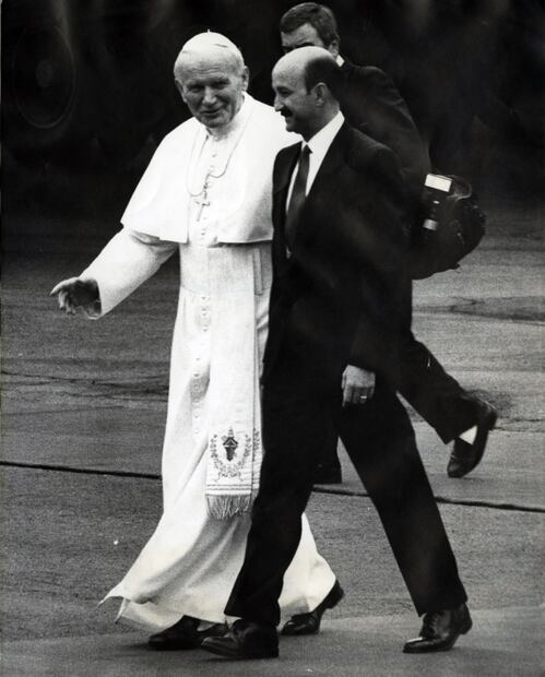 Así han anunciado las muertes de los Papas