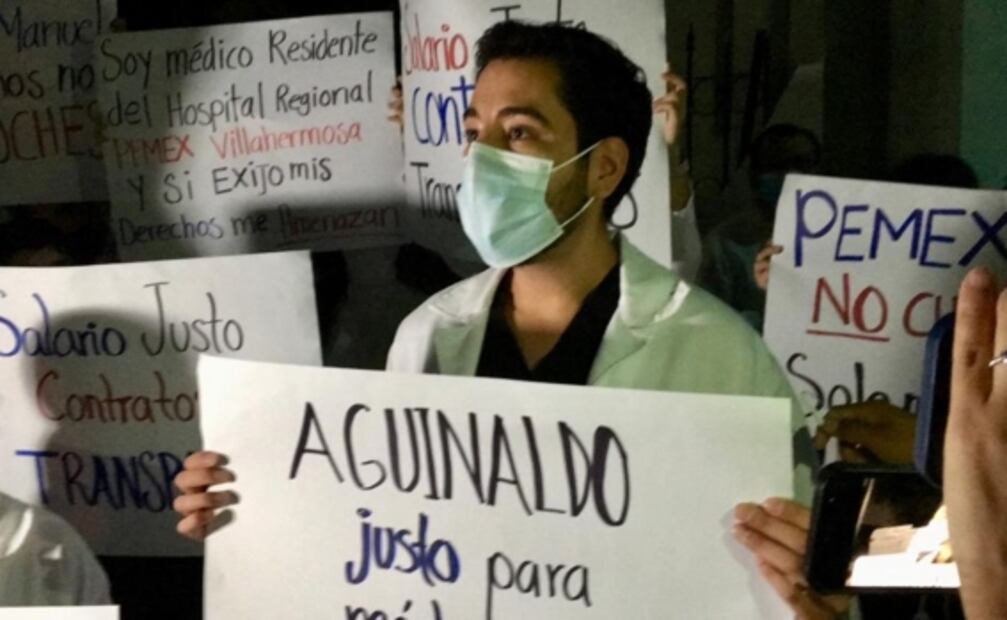 Médicos de Pemex protestan por falta de pagos, previo a la mañanera de AMLO en Tabasco