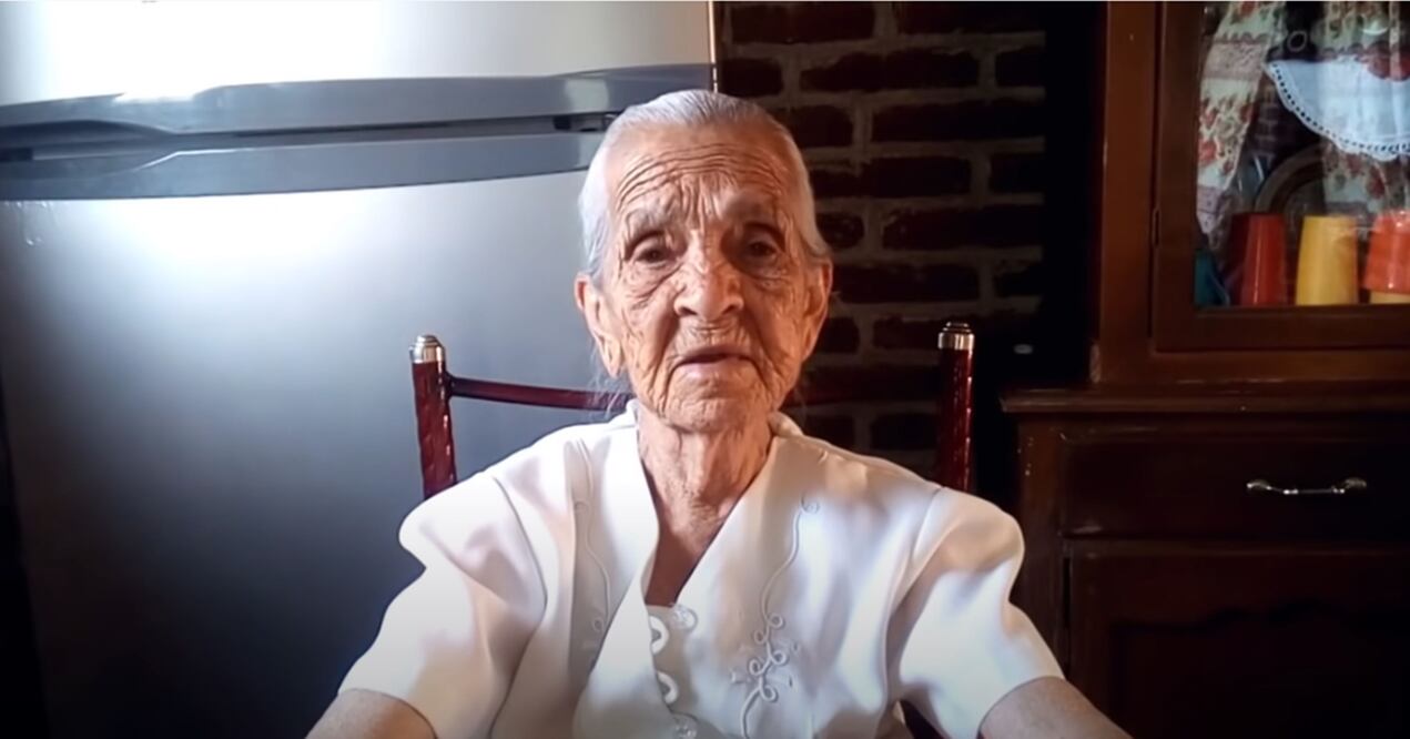 La señora Ninfa de 87 años pide apoyo para tener más suscriptores y reproducciones / Foto: YouTube