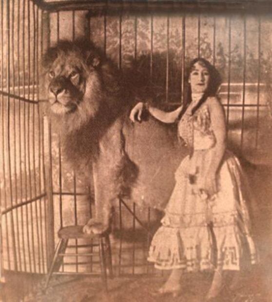 El niño que creció junto a los animales de un circo