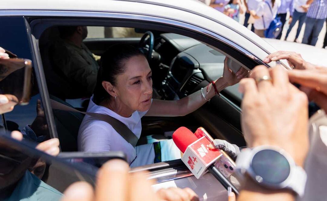 Llegada de la presidenta Claudia Sheinbaum Pardo a su evento público en La Paz, Baja California Sur. Foto Hugo Salvador / EL UNIVERSAL