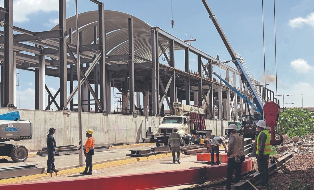 En la estación Agaves siguen los trabajos de la estación. Foto: de ARTURO CONTRERAS. EL UNIVERSAL