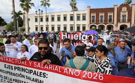 Marchan sindicatos de la Universidad de Sonora; exigen solución a revisiones laboral y salarial