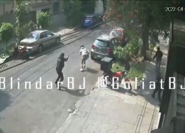 “Ya valió, ahí viene la tira”, policías frustran asalto a repartidor en Benito Juárez