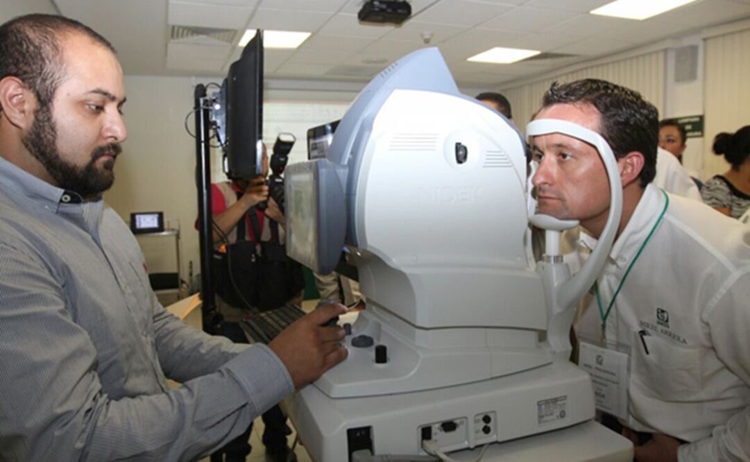 Mikel Arriola participó en las jornadas del Encuentro Médico Quirúrgico de Oftalmología, celebrado en Morelia. /Especial