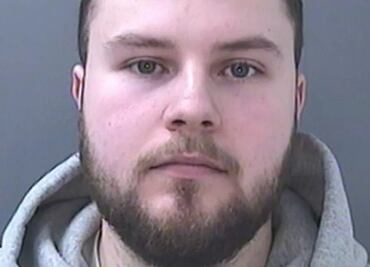 Dan cadena perpetua a policía que extorsionó sexualmente a más de 200 niñas por Snapchat