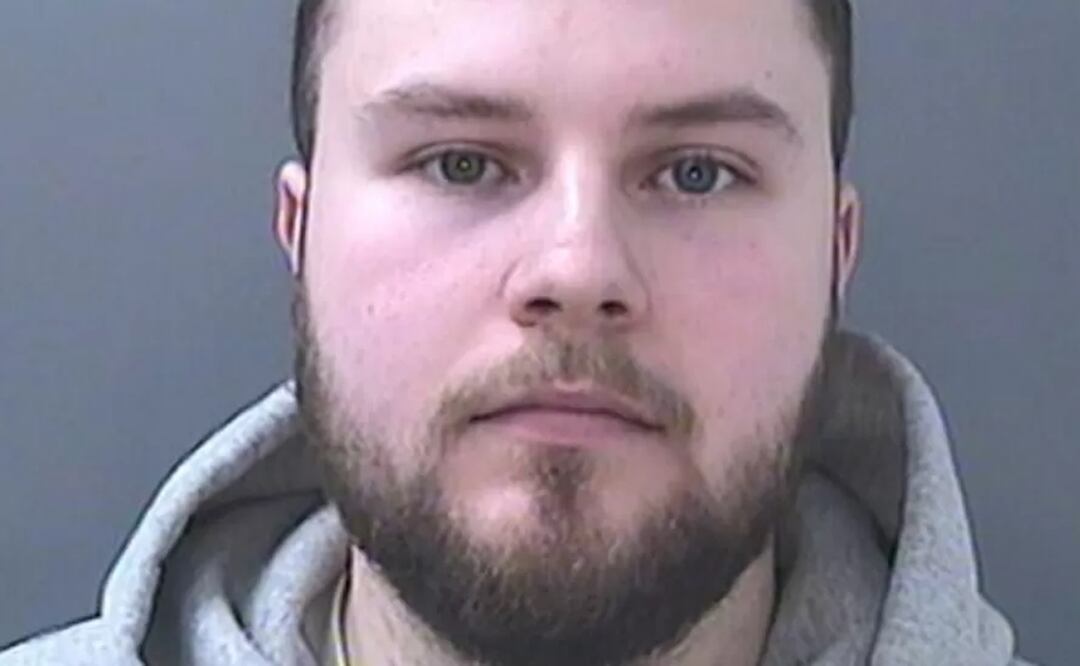 Lewis Edwards se declaró culpable de 160 cargos de abuso sexual infantil y chantaje. Foto: POLICÍA DE GALES DEL SUR