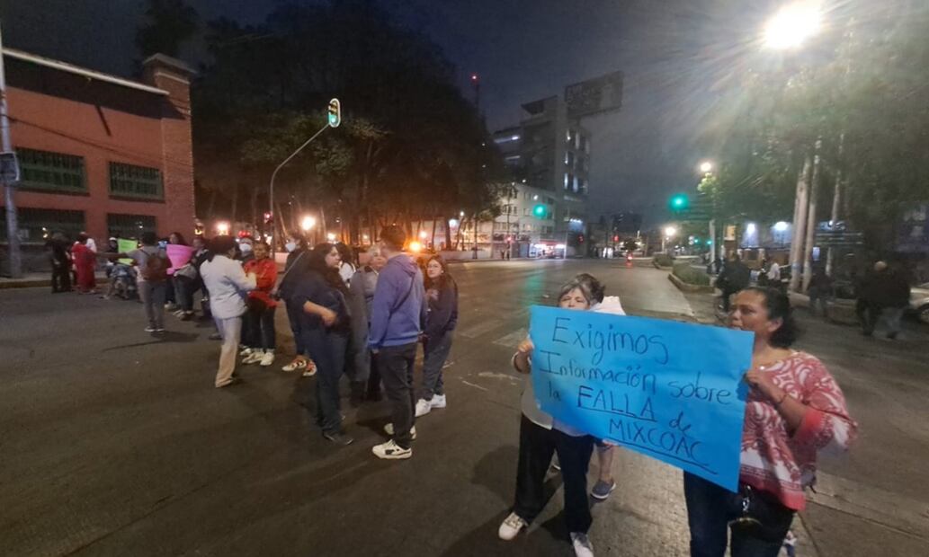 Vecinos se manifiestan en Patriotismo. Foto: Juan Carlos Williams / EL UNIVERSAL