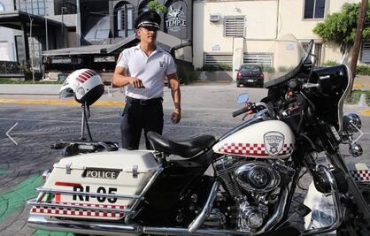 Policía de Jalisco causa furor en redes sociales por su físico