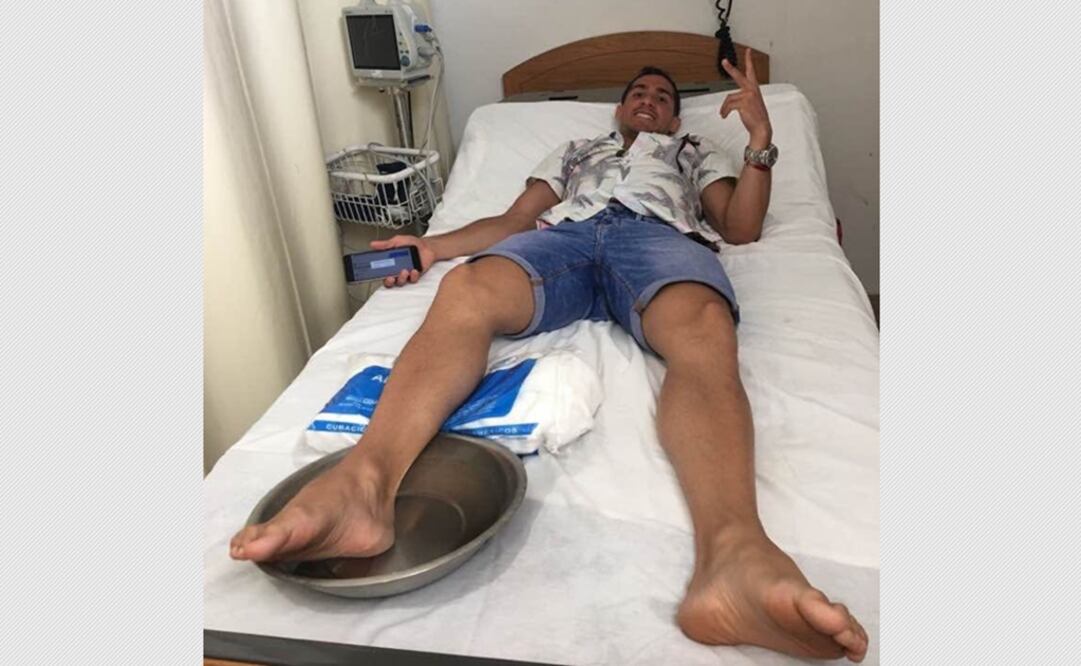 El clavadista yucateco Rommel Pacheco sufrió una mordedura de una mantarraya por lo que tuvo que ser revisado en el centro de salud del puerto de Progreso, Yucatán. Cuauhtémoc Moreno Cabrera