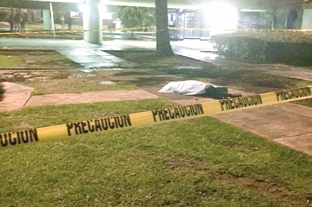 El cuerpo del trabajador de la UNAM fue hallado por estudiantes que caminaban por el lugar. Se cree que el robo pudo ser el móvil del crimen (ESPECIAL)