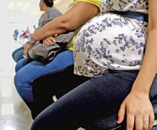 Buscan bajar 50% embarazos de jóvenes
