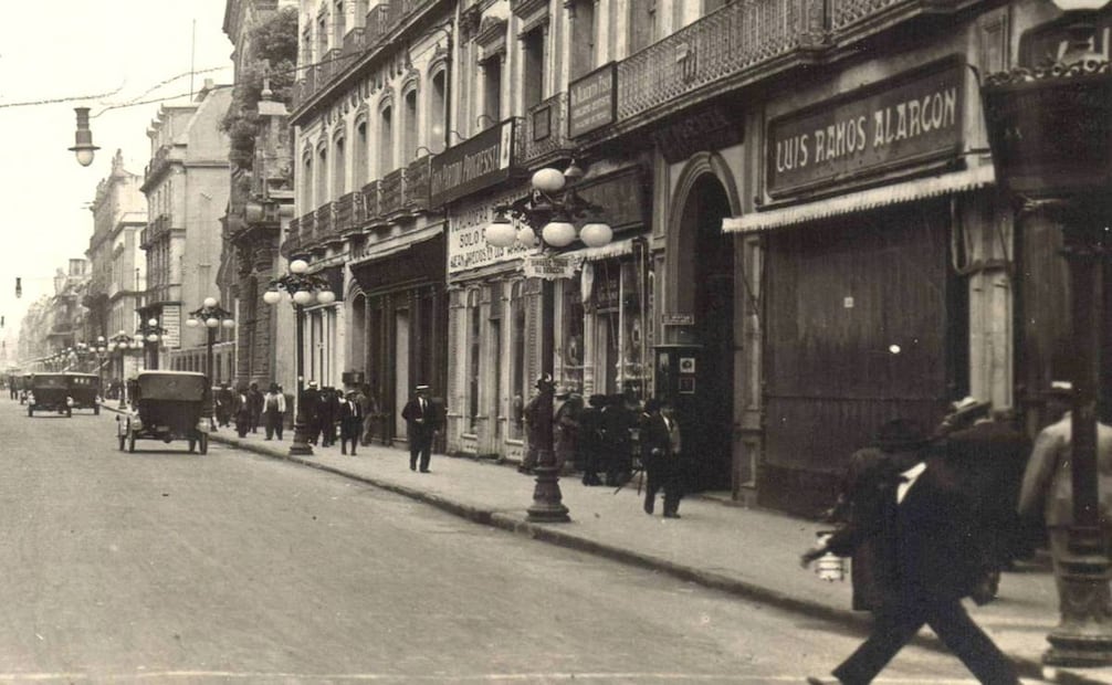 Tras la Revolución, lo que hoy conocemos como el Centro Histórico fue el punto focal de las actividades en la CDMX. Pasaron décadas antes de surgir nuevas zonas céntricas. Colección Villasana.