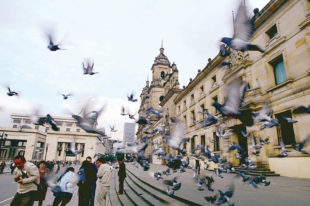 Bogotá es el centro financiero del país y el principal centro de consumo en Colombia. En esa ciudad conviven 7.7 millones de habitantes, quienes reportan un PIB per cápita elevado, de más de 12 mil dólares al año (ARCHIVO EL UNIVERSAL)