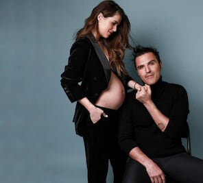 Claudia Álvarez presenta con mucho amor a Kira, su bebita