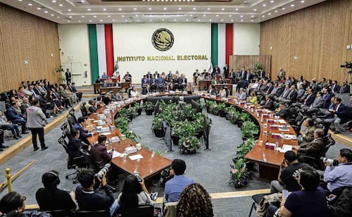 INE rechaza discutir lineamientos para regular candidaturas adelantadas
