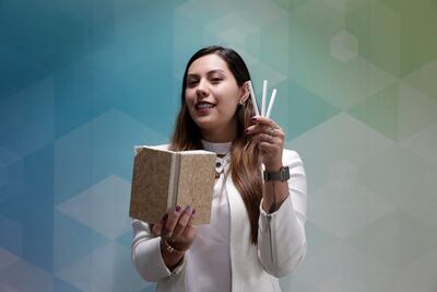 Mexicanos hacen papel con colillas de cigarro