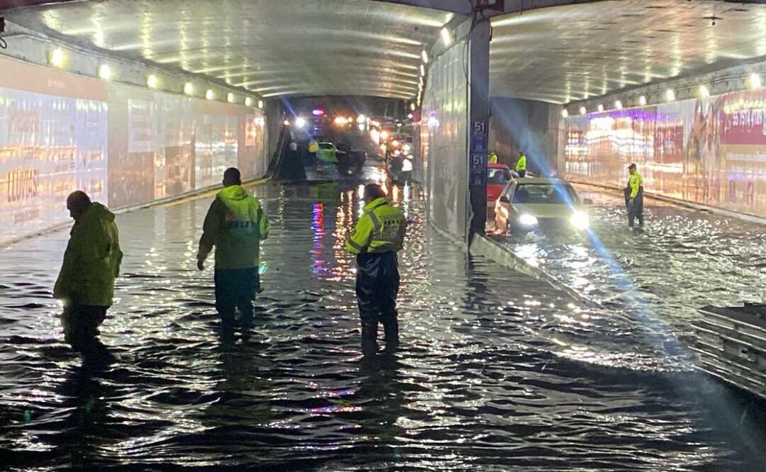 Lluvias provocan inundación en el bajo puente de Calzada de Tlalpan y Eje 5 Sur (25/06/2025). Foto: Juan Carlos Williams / EL UNIVERSAL
