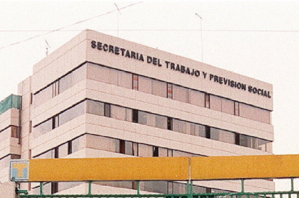 Según la STPS, los empleados conviven en sus centros de trabajo más de la mitad del día, por lo que es esencial que haya respeto y seguridad emocional (ARCHIVO EL UNIVERSAL)