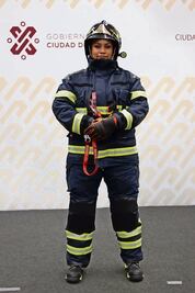 Tendrán bomberos equipo personalizado
