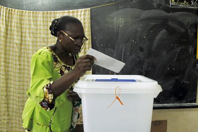 Inicia votación presidencial en Costa de Marfil