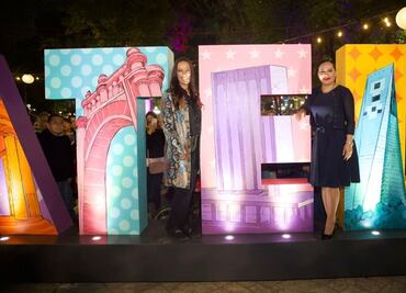 Sandra Cuevas, junto a Consuelo Duval, inaugura letras monumentales de Tlatelolco
