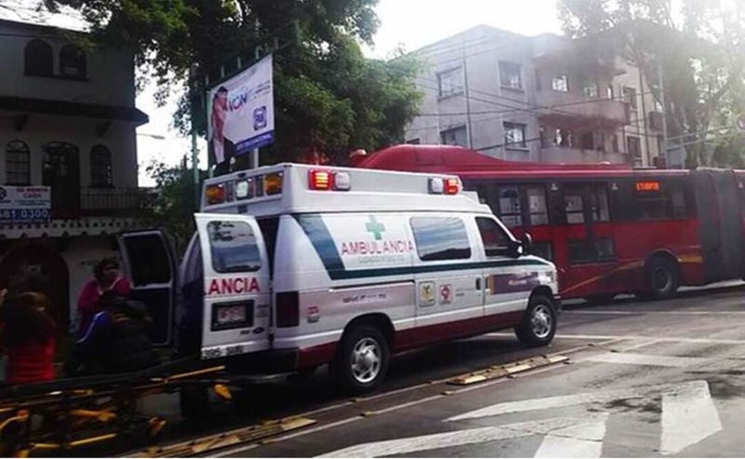 Sólo cinco lesionados requirieron ser trasladados a distintos hospitales para descartar fracturas (Foto @chack_88)