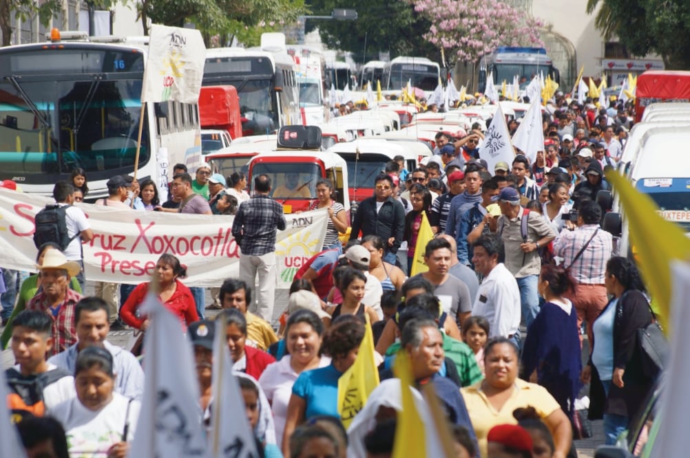 Los manifestantes comenzaron a congregarse a las 7:00 de la mañana para marchar hacia la Alameda de León, en donde llevaron a cabo un mitin para exigir al gobierno que resuelva las demandas de las comunidades (EDWIN HERNÁNDEZ. EL UNIVERSAL)