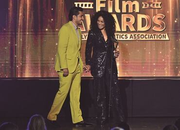 Tenoch rinde honor a Angela Bassett