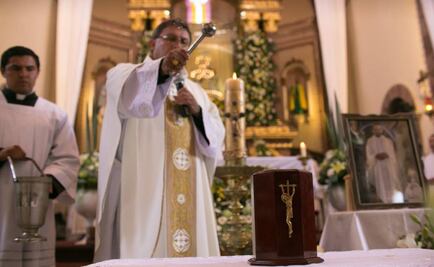 Llegan restos de sacerdote asesinado a su tierra natal