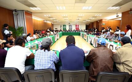 Padres de los 43, satisfechos con avances en investigación