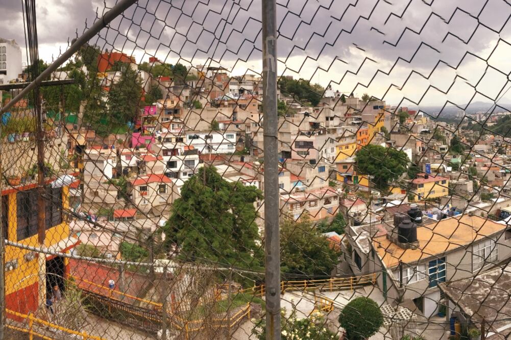 Al poniente de la Ciudad de México, en una zona popular, donde abundan las barrancas y las calles inclinadas, viven los dos jóvenes que fundaron Grupo Tech Bull. (CORTESÍA MCCI)