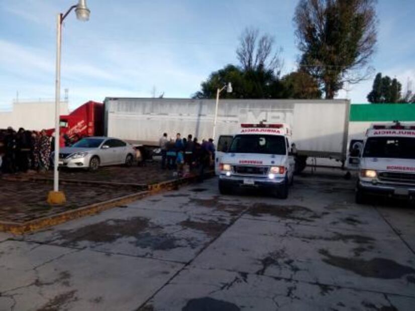 Encuentran 146 migrantes ocultos en un tráiler en Zacatecas