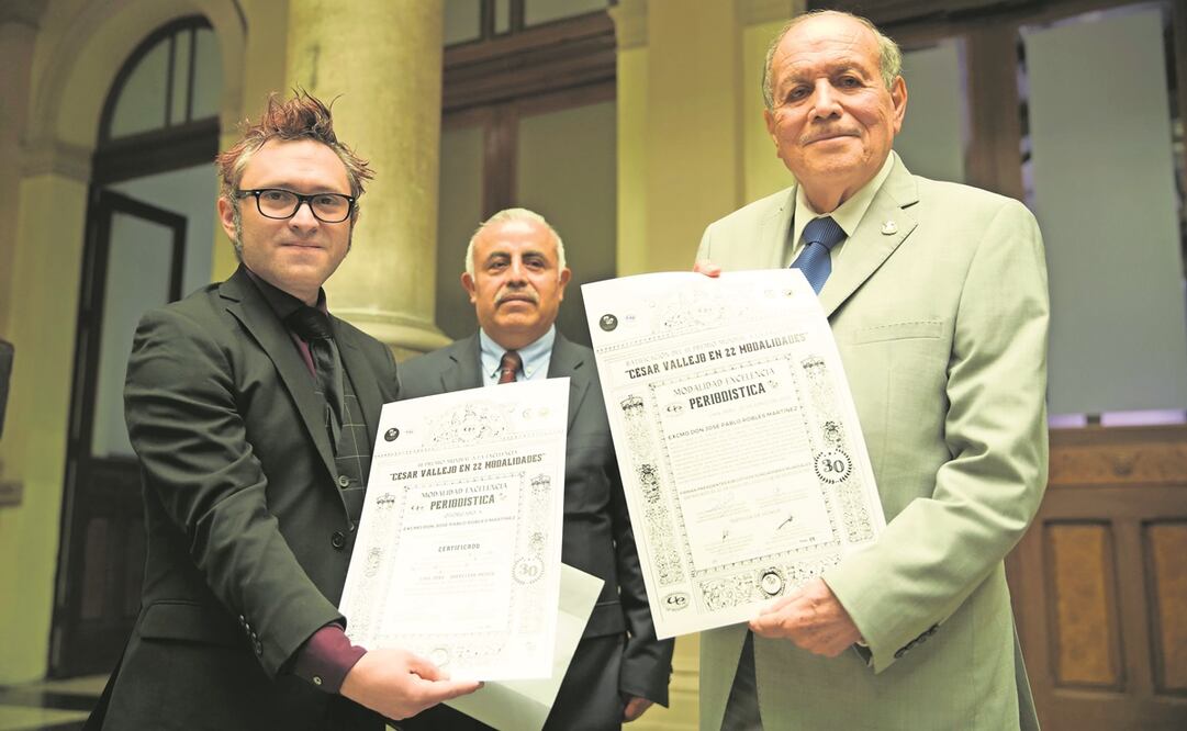 José Pablo Robles recibió el Premio Mundial a la Excelencia Periodística César Vallejo 2022 de parte de la Unión Hispanomundial de Escritores y Mil Mentes por México.