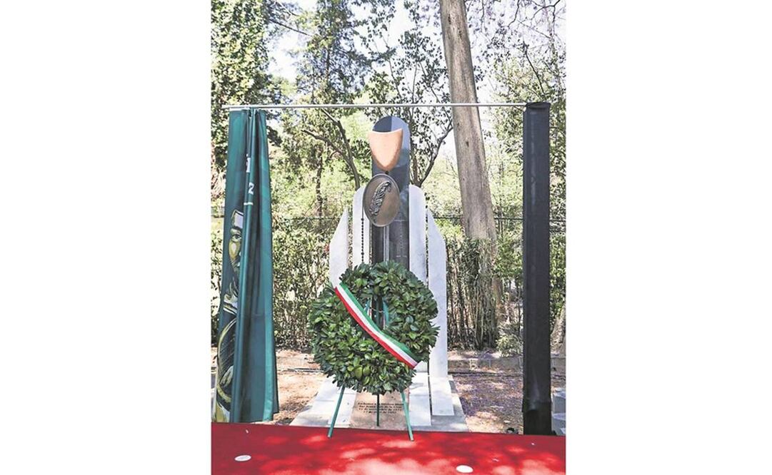 En la ceremonia realizada en la Rotonda de las Personas Ilustres se colocó una ofrenda floral en honor a Sor Juana. Foto: Secretaría de Cultura