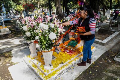 Gastan $350 en promedio en panteones en Día de Muertos